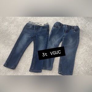 Bundle of two blue jeans